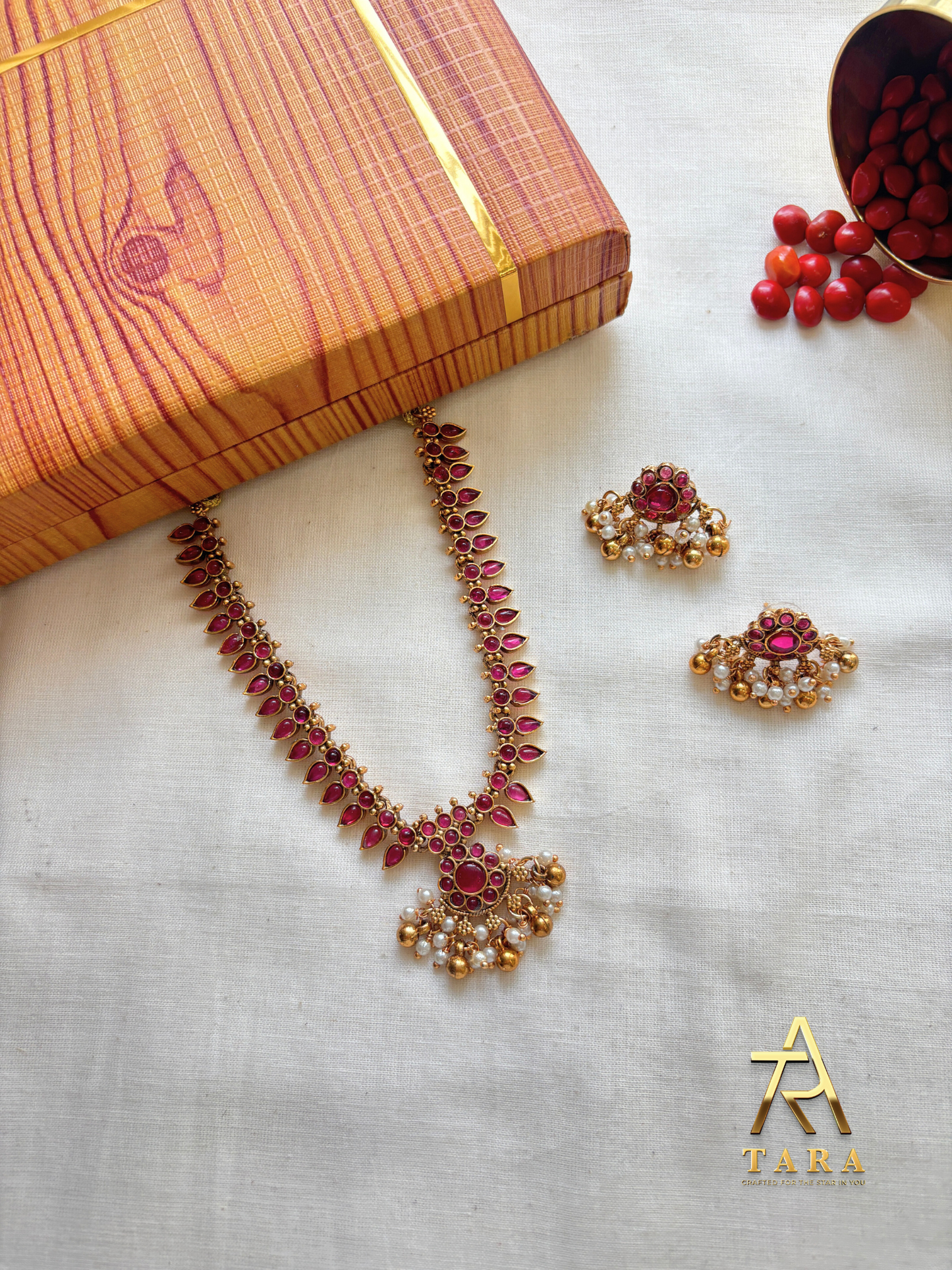 Small Mullamottu Necklace with Earrings