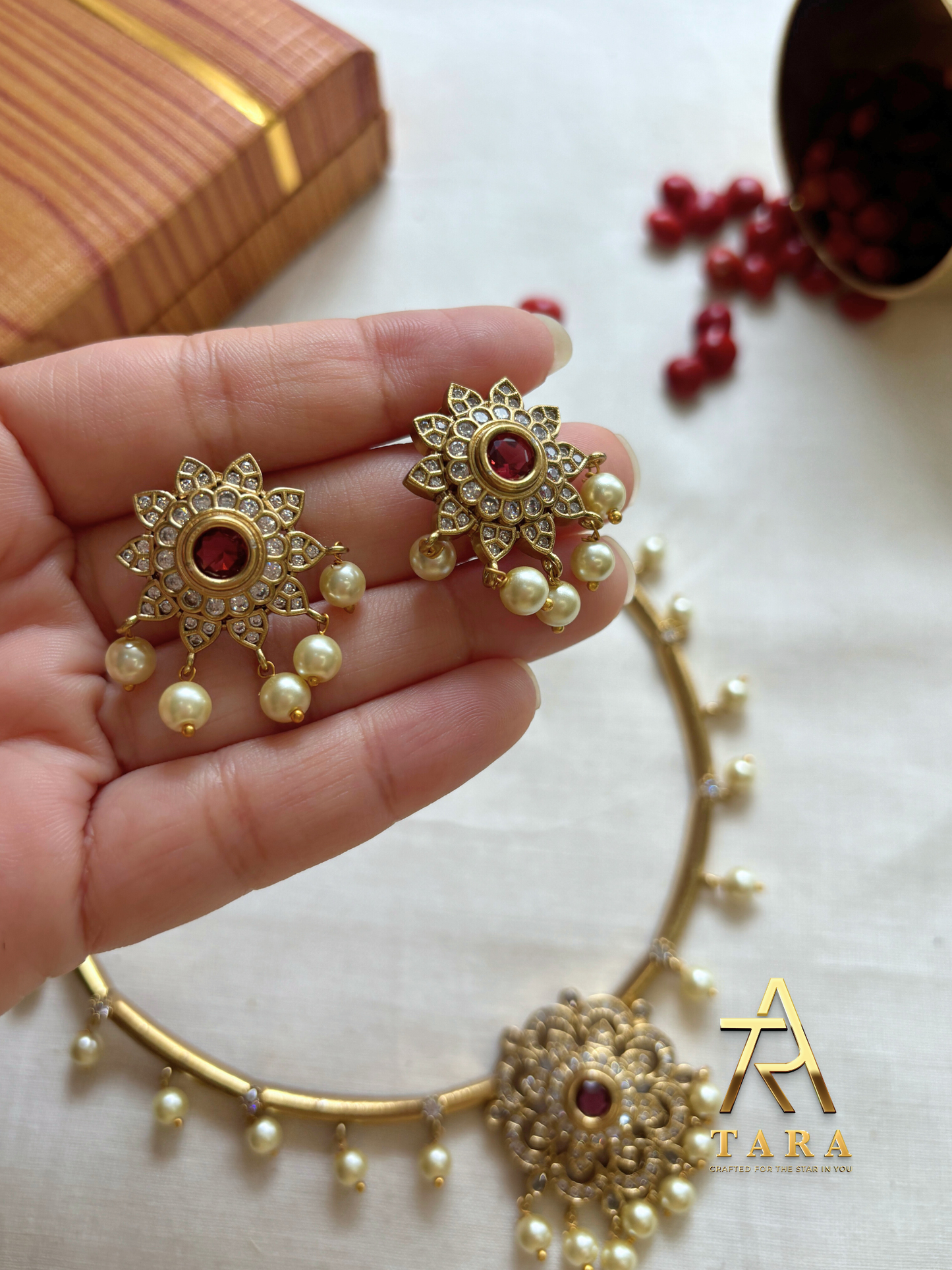 Hasli Pendant Necklace with pearl drop