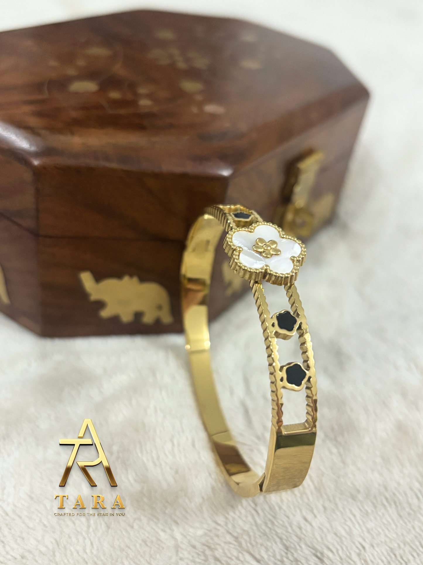 White and Black Floral accent Bracelet - AT08