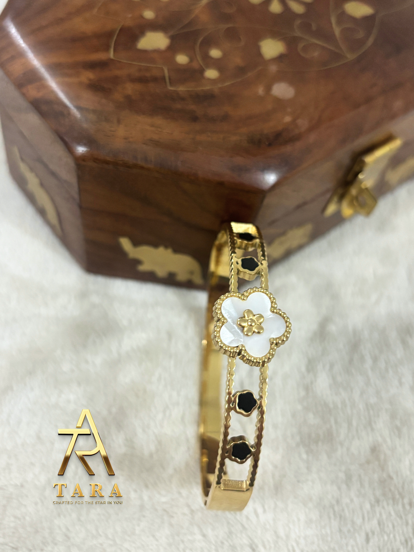 White and Black Floral accent Bracelet - AT08