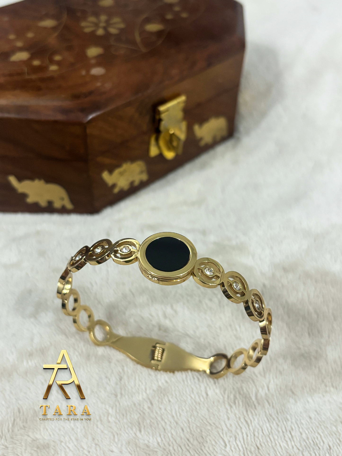 Simple Black Circular Charm Bracelet -AT06