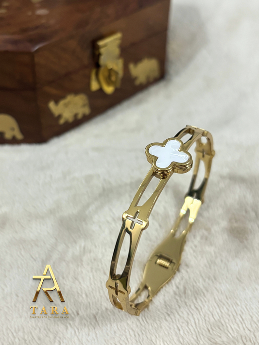 Clover Motif Bracelet - AT04