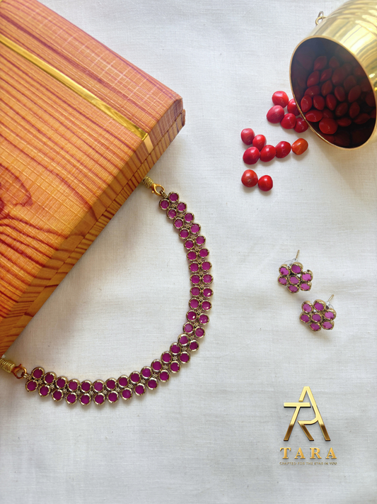 Short Glossy Neckpiece with Earrings