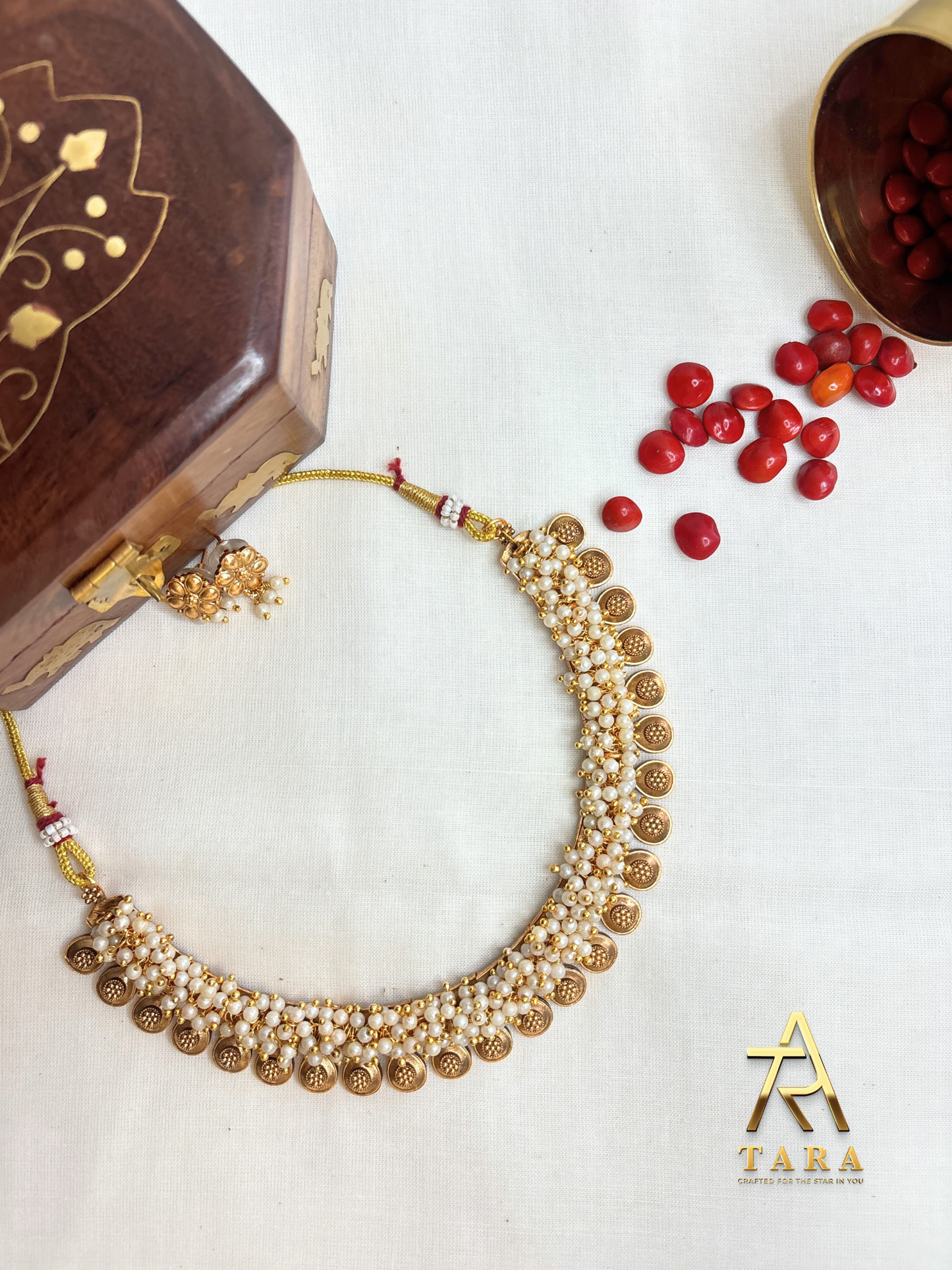 Coin Necklace with clustered white pearls - PRD1551