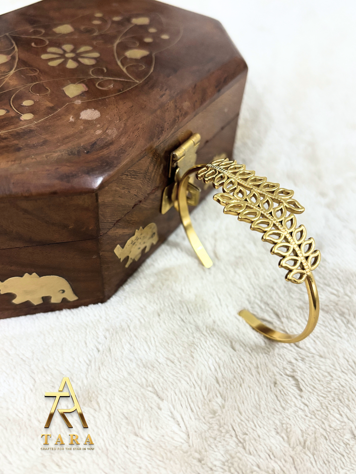 Leaf Pattered Cuff Bracelet - AT01