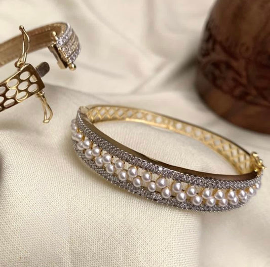 Pearl Lock Bangle - One-Size - PRD1546