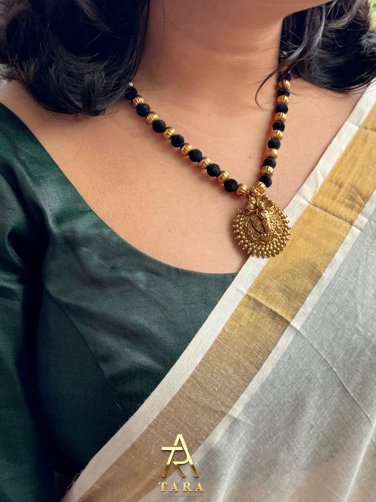 Threaded necklace with Goddess Pendant and Earrings - PRD1527