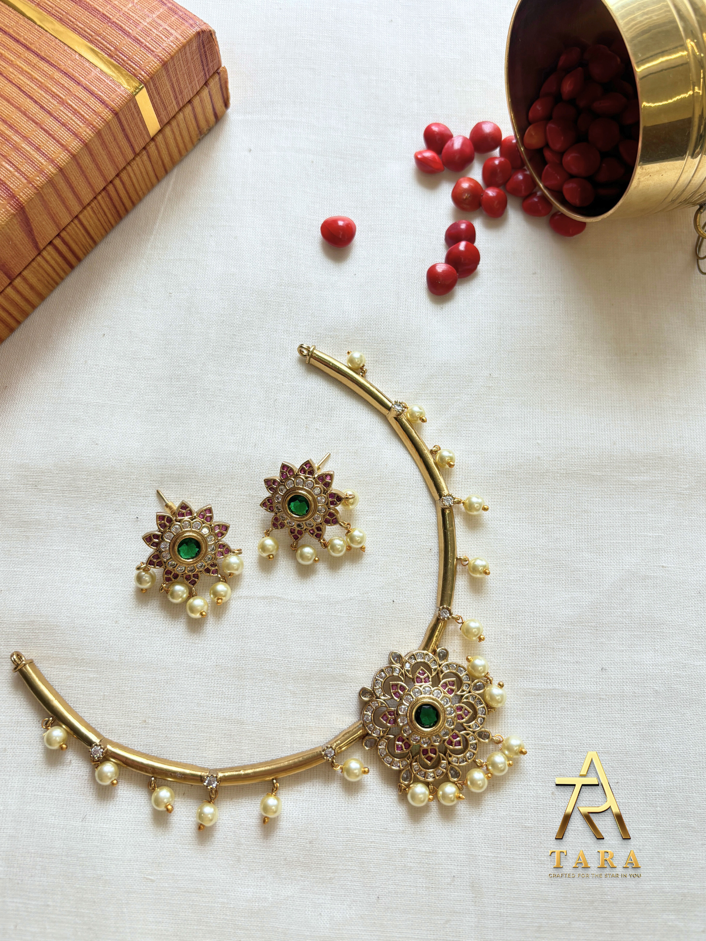 Hasli Pendant Necklace with pearl drop