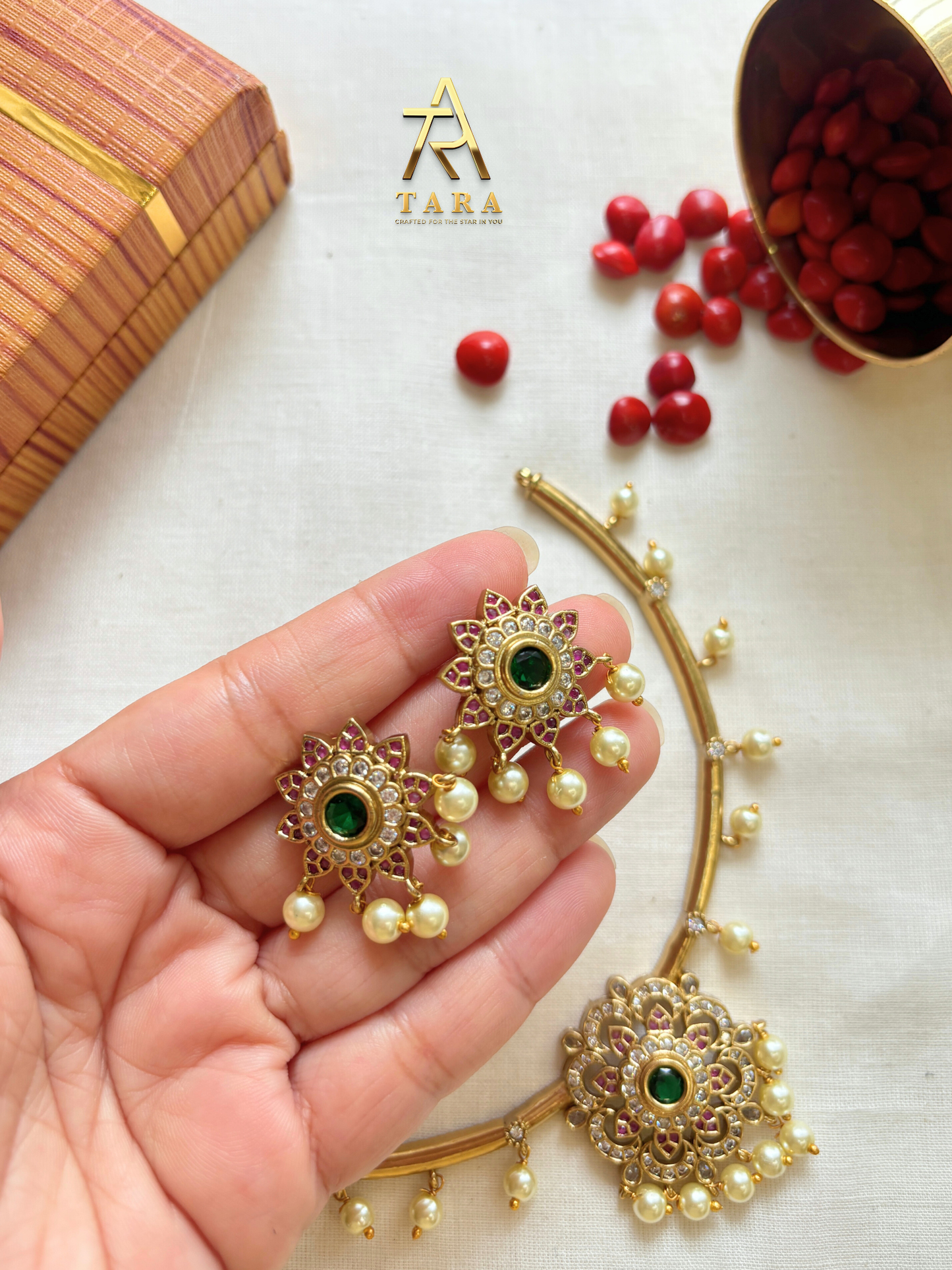 Hasli Pendant Necklace with pearl drop